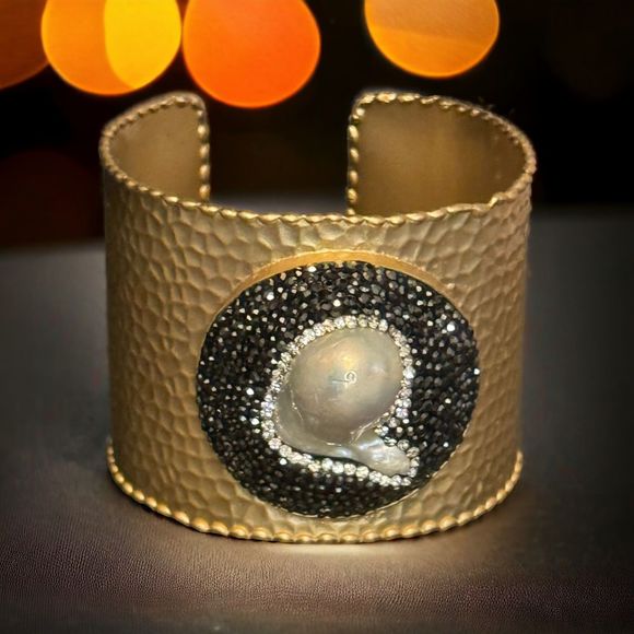 Baroque Pearl Crystal Paved Wide Cuff Gold plated Bracelet NWT! - Picture 2 of 3